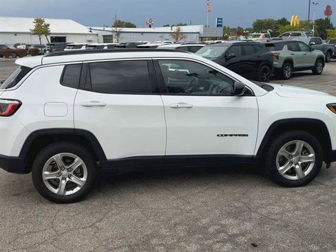 Used 2023 Jeep Compass Latitude image 34