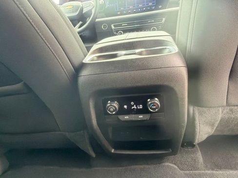 Used 2025 Chevrolet Traverse LT FWD image 20