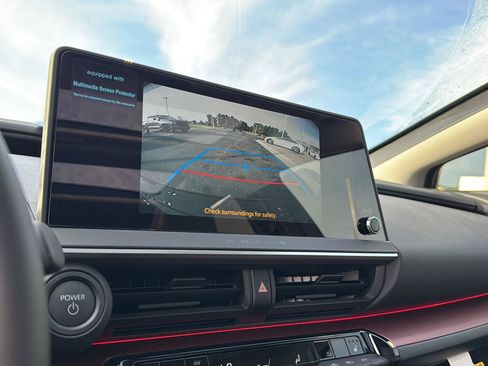 New 2025 Toyota Prius Plug-In Hybrid FWD image 22