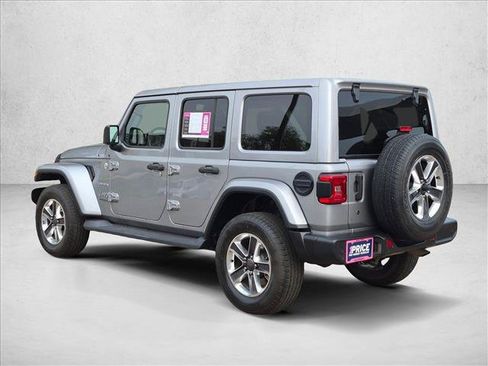 Used 2019 Jeep Wrangler Unlimited Sahara AWD/4WD image 3