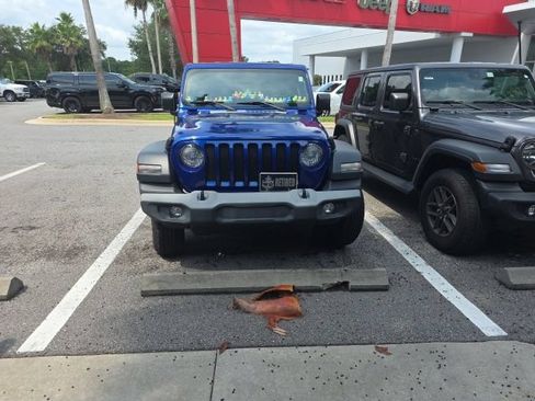 Used 2018 Jeep Wrangler Unlimited Sport S AWD/4WD image 2