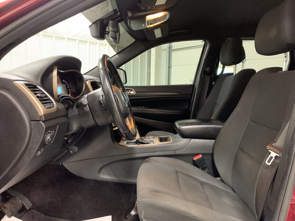 Used 2016 Jeep Grand Cherokee Laredo w/ Quick Order Package 23E AWD/4WD image 16
