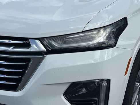 Used 2023 Chevrolet Traverse Premier FWD image 11