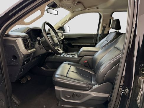 Used 2024 Ford Expedition Max XLT image 13
