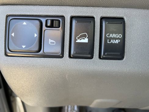 Used 2013 Nissan Frontier SL w/ Moonroof Pkg image 17