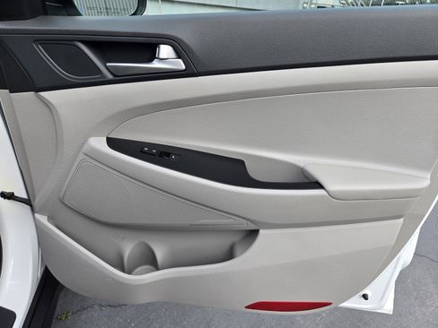 Used 2020 Hyundai Tucson SE image 29