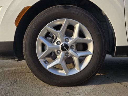 Certified 2025 Kia Soul LX w/ LX Technology Package FWD image 11