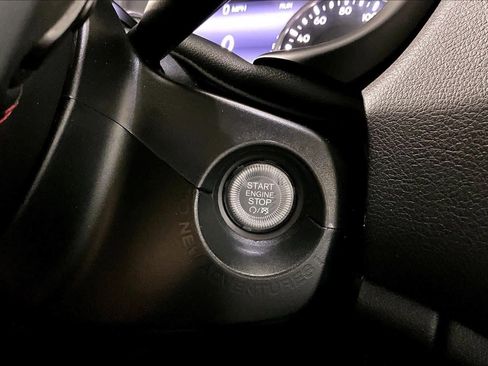 Used 2023 Jeep Renegade Trailhawk image 29