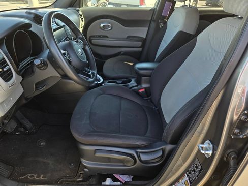 Used 2019 Kia Soul w/ Convenience Package FWD image 7