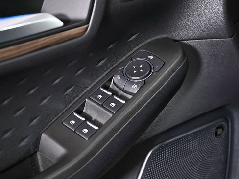 Used 2020 Ford Escape Titanium AWD/4WD image 25