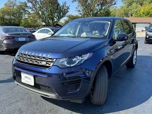 Used 2017 Land Rover Discovery Sport SE image 3