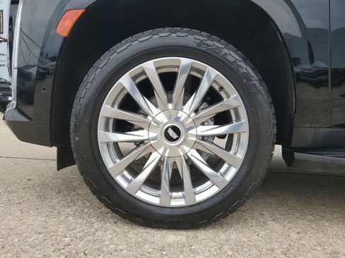 Used 2024 Cadillac Escalade Premium Luxury AWD/4WD image 7