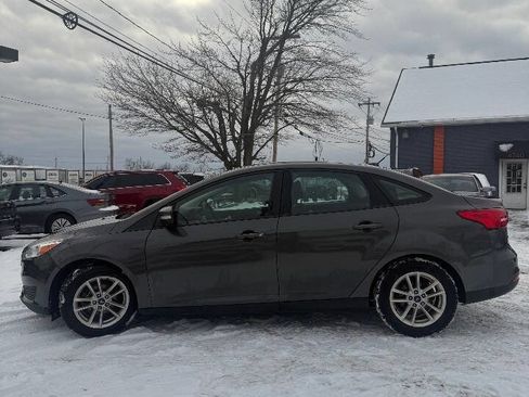 Used 2017 Ford Focus SE image 6