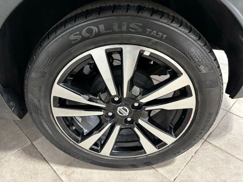 Used 2019 Nissan Kicks SV image 11