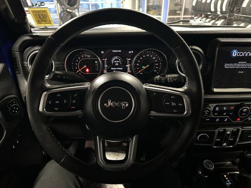 Used 2018 Jeep Wrangler Unlimited Sahara w/ Dual Top Group image 9