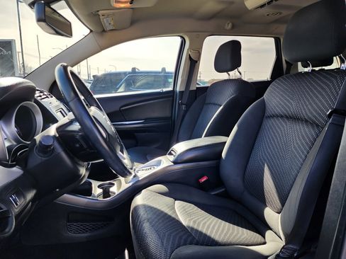 Used 2017 Dodge Journey SE w/ Flexible Seating Group image 10