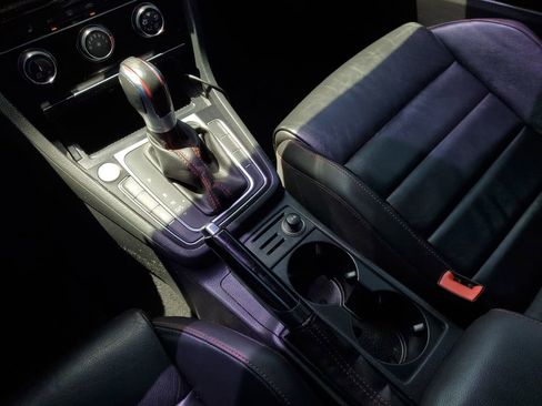 Used 2015 Volkswagen GTI SE FWD image 27
