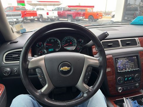 Used 2012 Chevrolet Avalanche LTZ image 17