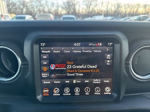 Used 2023 Jeep Wrangler Unlimited Sahara w/ Cold Weather Group image 17