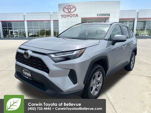 Used 2025 Toyota RAV4 XLE AWD/4WD image 7