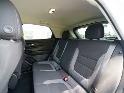 Used 2023 Chevrolet TrailBlazer LS FWD image 9