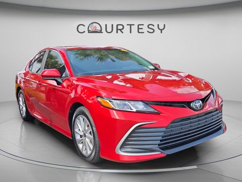 Certified 2023 Toyota Camry LE FWD image 3