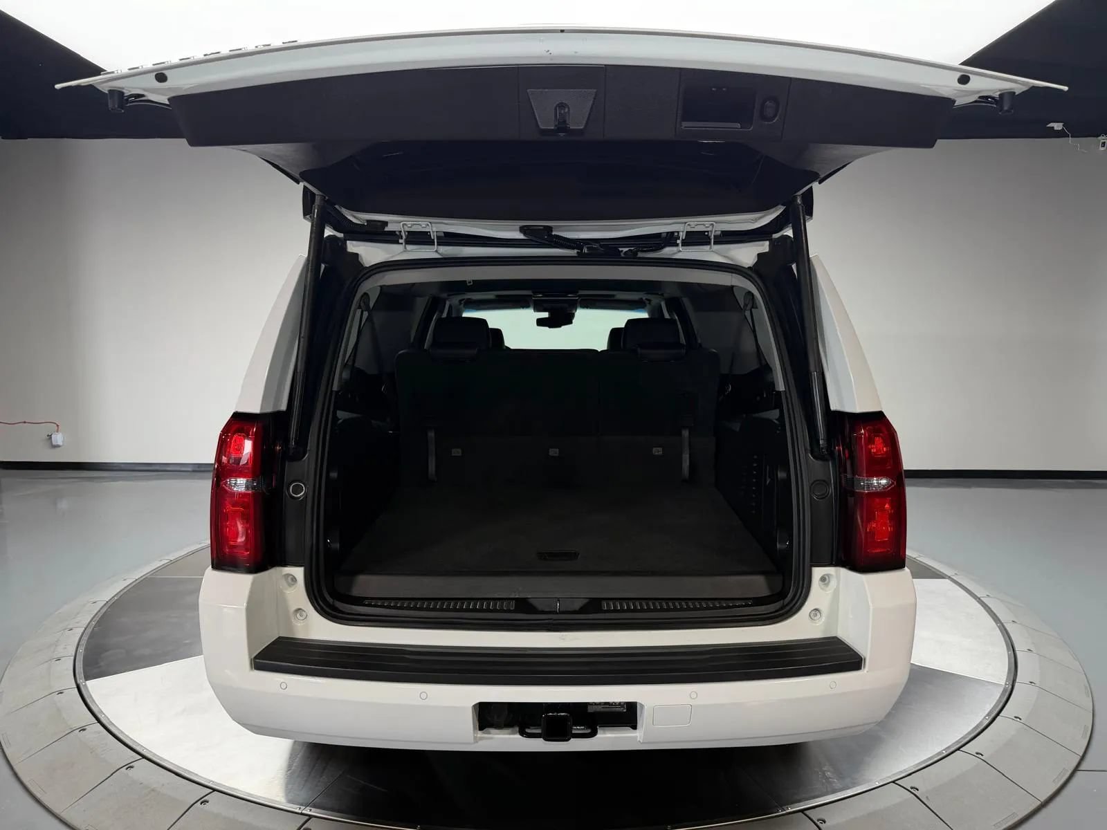 Used 2015 Chevrolet Suburban LT RWD image 13