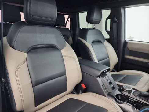 Used 2023 Ford Bronco Wildtrak image 34