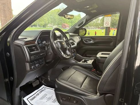 Used 2022 Chevrolet Suburban Premier w/ Premium Package AWD/4WD image 15