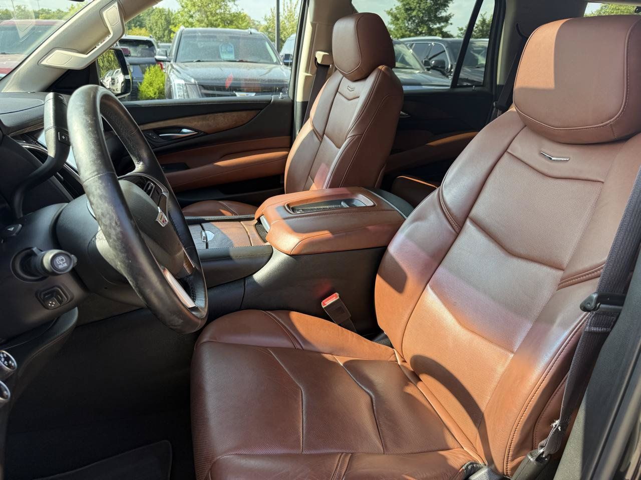 Used 2015 Cadillac Escalade Luxury AWD/4WD image 10