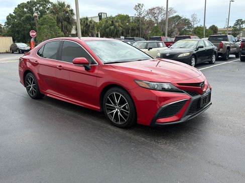 Used 2023 Toyota Camry SE FWD image 7