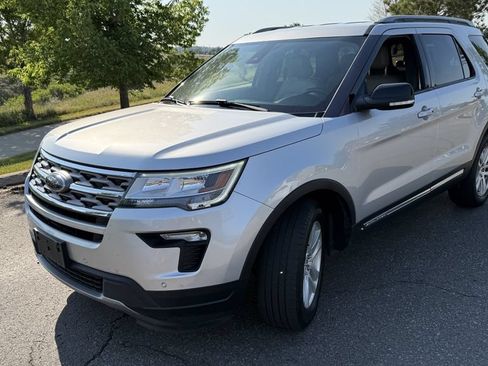 Used 2018 Ford Explorer XLT w/ Equipment Group 202A AWD/4WD image 2