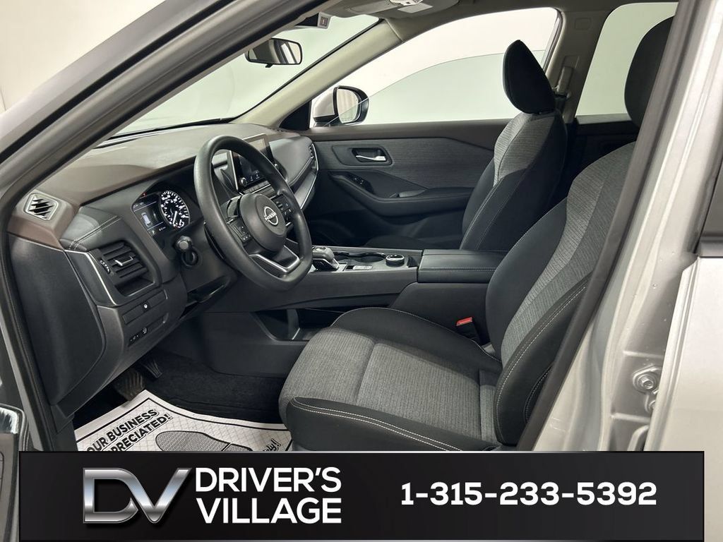 Used 2023 Nissan Rogue SV AWD/4WD image 9