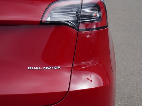 Used 2021 Tesla Model Y Long Range image 10