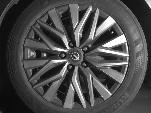 Used 2025 Nissan Altima 2.5 SV FWD image 12