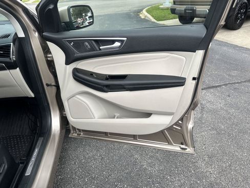 Used 2020 Ford Edge Titanium FWD image 11