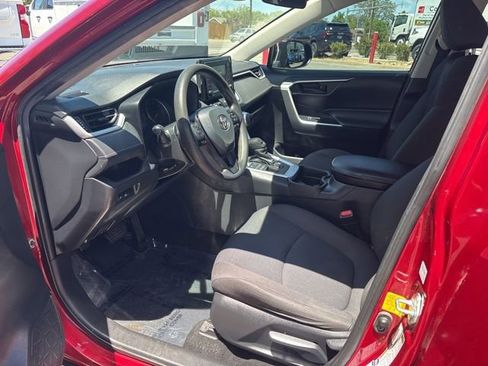 Used 2021 Toyota RAV4 LE AWD/4WD image 11