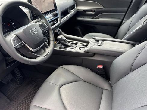 Certified 2026 Toyota Grand Highlander FWD image 12