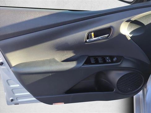 Certified 2021 Toyota Prius LE w/ Carpet Mat Package (TMS) image 10