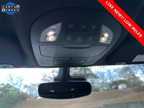 Used 2025 Chrysler Pacifica Select image 28