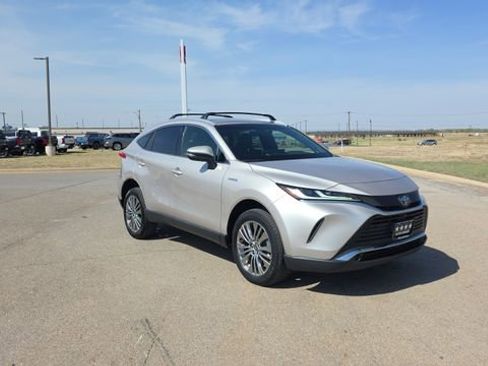 Used 2021 Toyota Venza Limited image 4