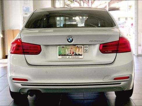 Used 2018 BMW 330e w/ Convenience Package RWD image 4