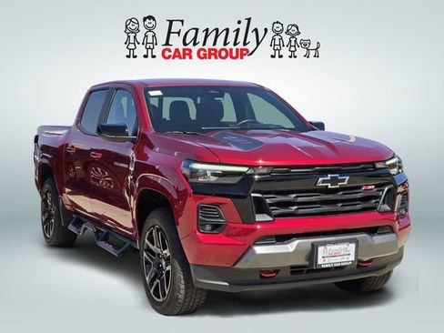 Used 2025 Chevrolet Colorado Z71 w/ Z71 Convenience Package 2 AWD/4WD image 2