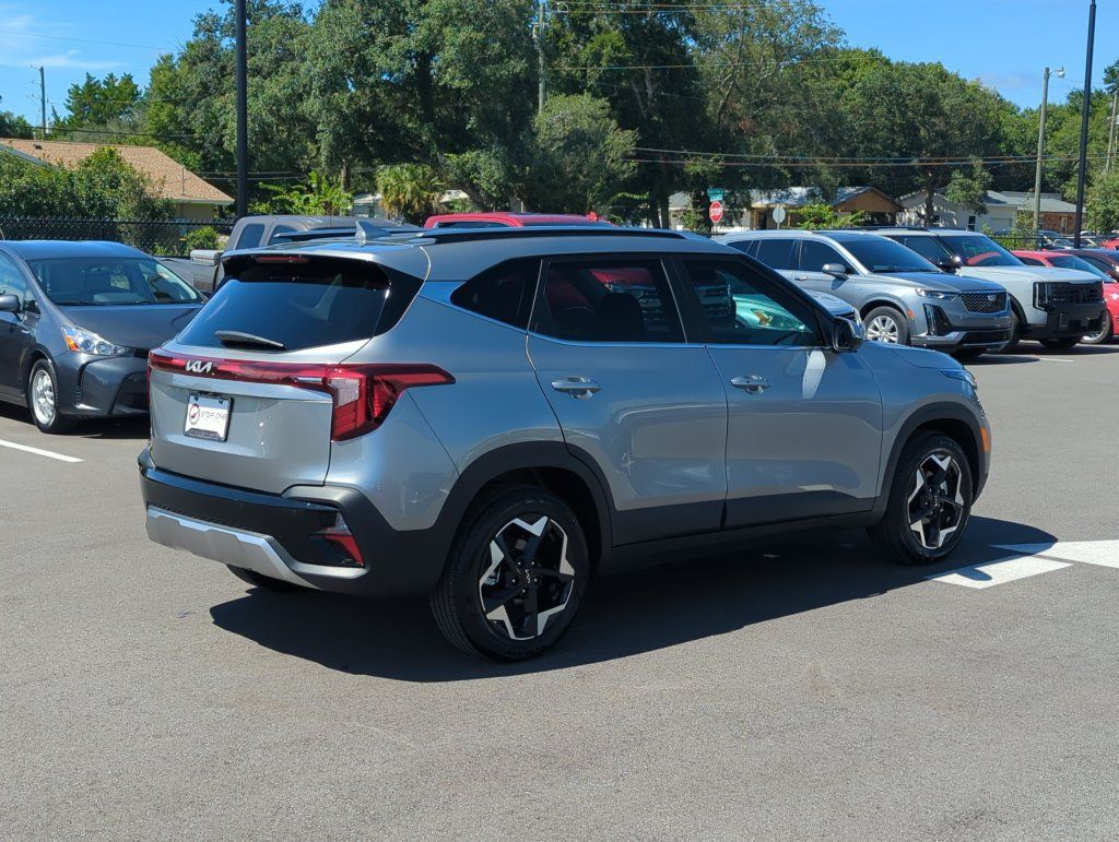 Used 2026 Kia Seltos EX FWD image 7