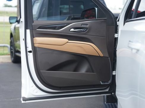 Used 2024 Cadillac Escalade ESV Premium Luxury w/ Performance Package AWD/4WD image 34