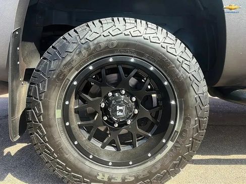 Used 2004 Chevrolet Avalanche 2500 w/ Preferred Equipment Group AWD/4WD image 18