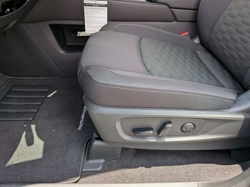 Used 2026 Nissan Pathfinder SV w/ SV Premium Package FWD image 15