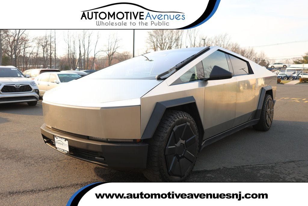 Used 2024 Tesla Cybertruck AWD Crew Cab image 1
