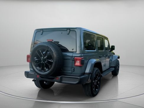 Used 2025 Jeep Wrangler Unlimited Sahara AWD/4WD image 26