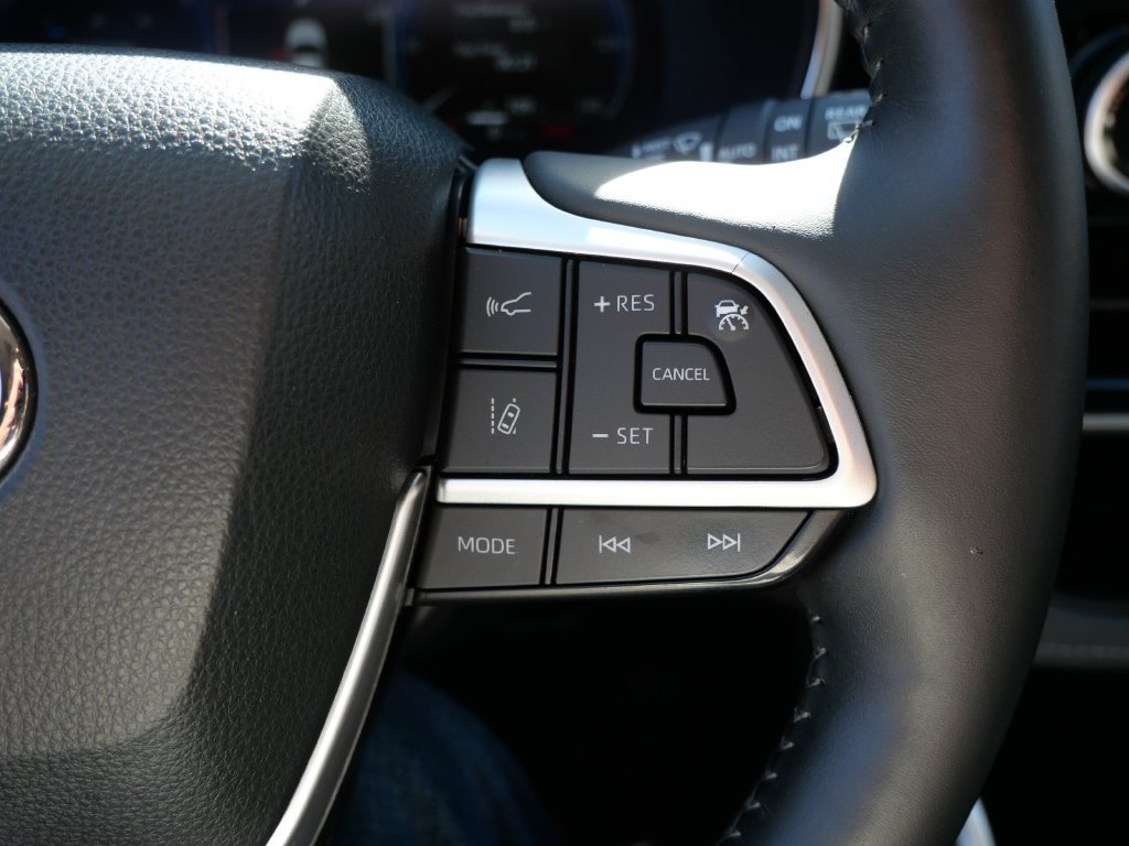 Used 2023 Toyota Highlander Platinum AWD/4WD image 29